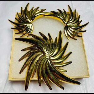 Vintage 1980’s earrings and brooch gold toned costume jewelry star Burst